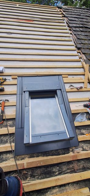 Ventana de techo instalada con su hojalatería a medida